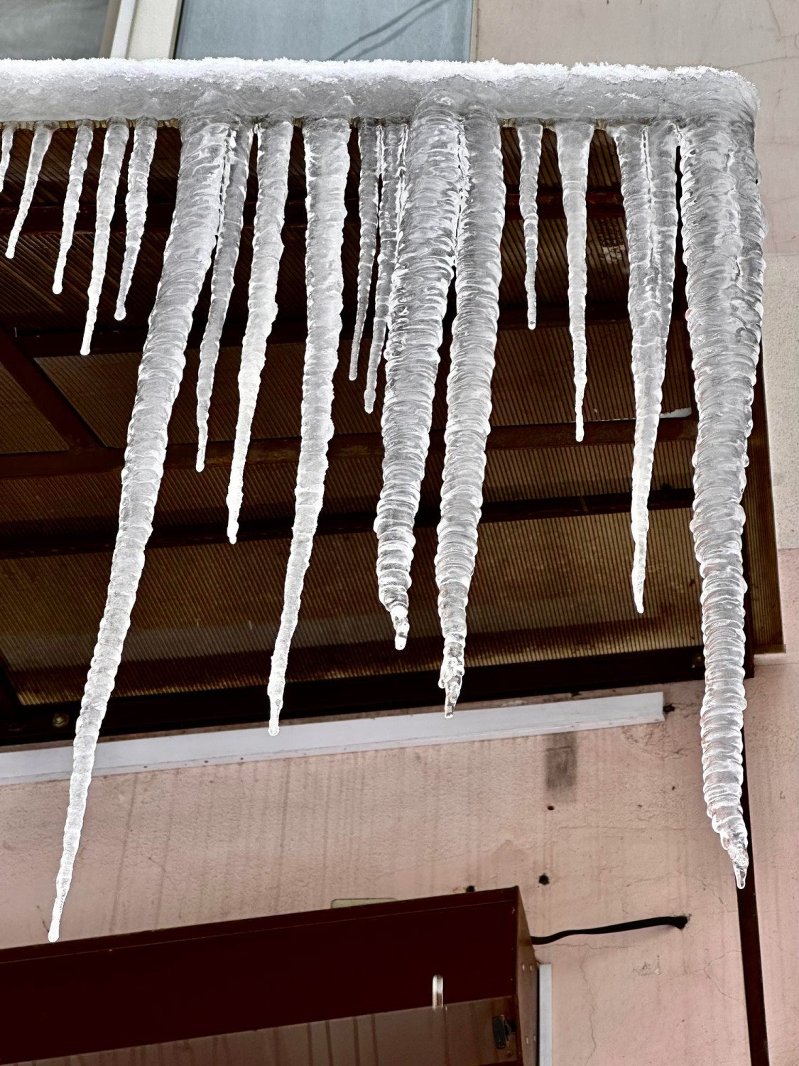 Heavy Snow In Massachusetts Can Expose Air Leaks And Insulation Gaps. Learn Why Ice Dams, Drafts, And Cold Rooms Happen—and What Fixes Them For Good.